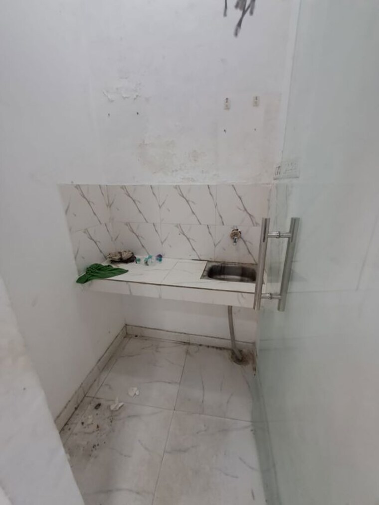 Bathroom, sector 63 Commercial Office Space 1600 Sq.Ft. In Sector 63 Noida 10795035