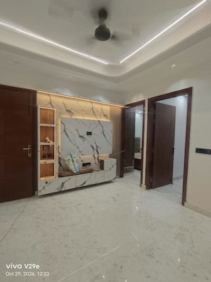 Room in 3 BHK Builder Floor at Bali Nagar – for Rent