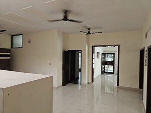 Room in 3.5 BHK Independent House at Sector 14 – for Rent