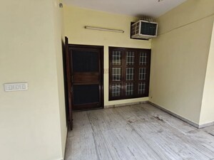 Room in 3.5 BHK Independent House at Sector 14 – for Rent