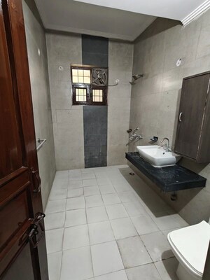 Attached Bathroom in 3.5 BHK Independent House at Sector 14 – for Rent