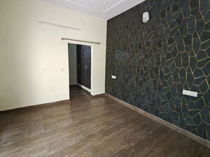 Room in 3.5 BHK Independent House at Sector 14 – for Rent