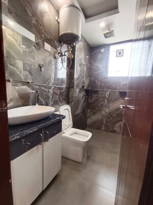 Team Area in 3 BHK Builder Floor at Chattarpur – for Rent