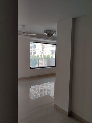 Room in 3 BHK Independent House at Sector 7 – for Rent
