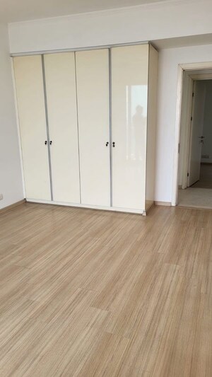 Room in 3 BHK Apartment at Orchid Petals, Sector 49 – for Sale