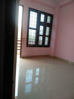 Room in 3 BHK Independent House at Sector 7 – for Rent