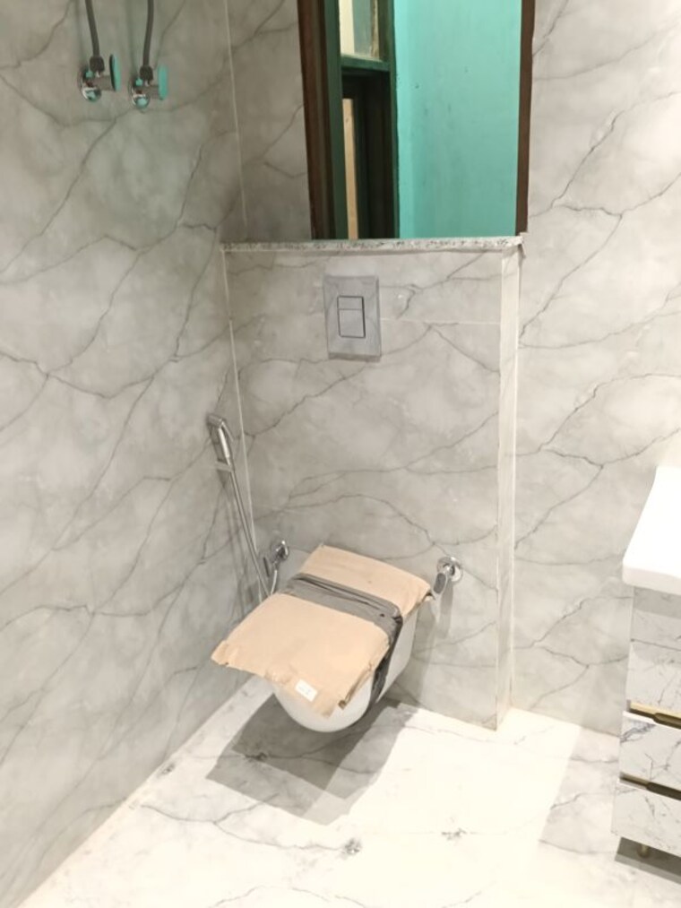Bathroom, vasundhara sector 1 3 Bedroom 1100 Sq.Ft. Builder Floor In Vasundhara Sector 1 Ghaziabad 10795211