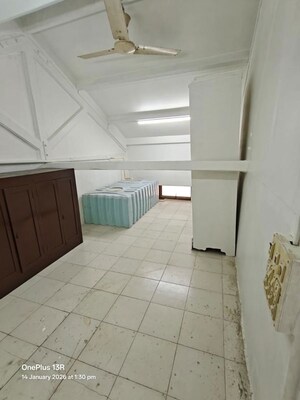 Bedroom in 2 BHK Apartment at Bagdad Mention Building, Umerkhadi – for Rent