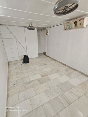 Room in 2 BHK Apartment at Bagdad Mention Building, Umerkhadi – for Rent