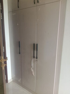 Building Lobby in 3.5 BHK Builder Floor at Smart World Orchard, Sector 61 – for Rent