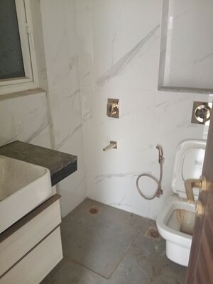 Bathroom in 3.5 BHK Builder Floor at Smart World Orchard, Sector 61 – for Rent