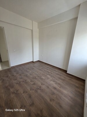 Room in 3 BHK Apartment at Silverglades The Melia, Sohna Sector 35 – for Sale