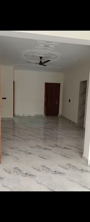 Room in 3 BHK Builder Floor at Sector Swarn Nagri – for Rent