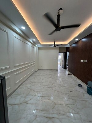 Room in 3 BHK Builder Floor at Sector 52 – for Rent