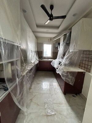 Building Lobby in 3 BHK Builder Floor at Sector 52 – for Rent