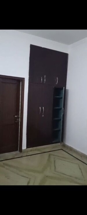 Furnished Amenities in 3 BHK Builder Floor at Sector Swarn Nagri – for Rent