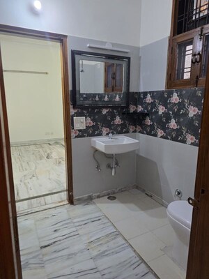 Kitchen in 3 BHK Builder Floor at Sector 40 – for Rent