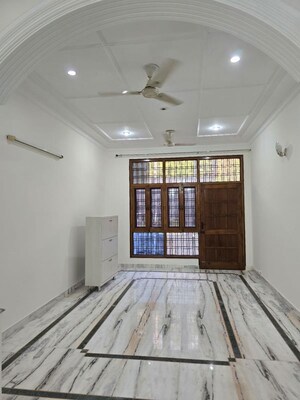 Bedroom in 3 BHK Builder Floor at Sector 40 – for Rent