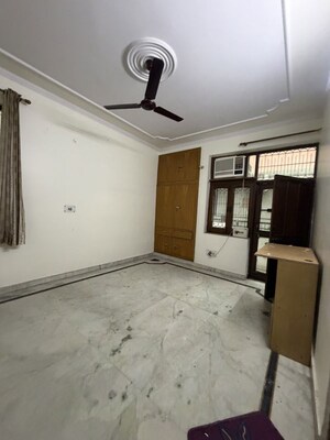 Room in 3 BHK Independent House at Rwa Jalvayu Vihar Noida, Sector 25 – for Rent