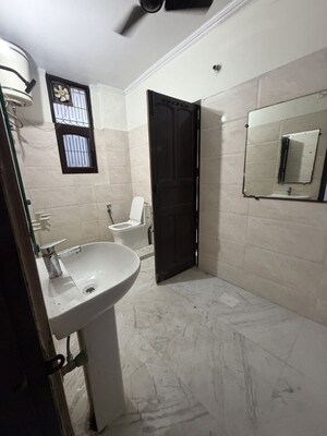Bathroom in 3 BHK Independent House at Rwa Jalvayu Vihar Noida, Sector 25 – for Rent
