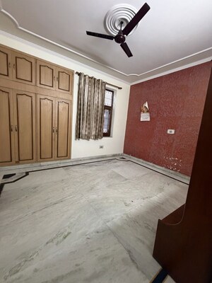 Room in 3 BHK Independent House at Rwa Jalvayu Vihar Noida, Sector 25 – for Rent
