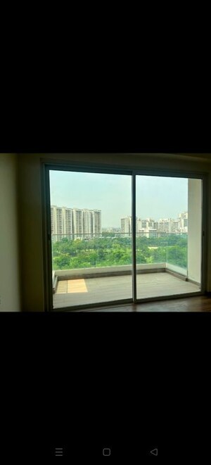 Room in 3.5 BHK Apartment at Kalpataru Vista, Sector 128 – for Rent