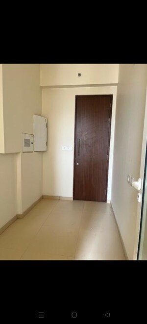 Room in 3.5 BHK Apartment at Kalpataru Vista, Sector 128 – for Rent