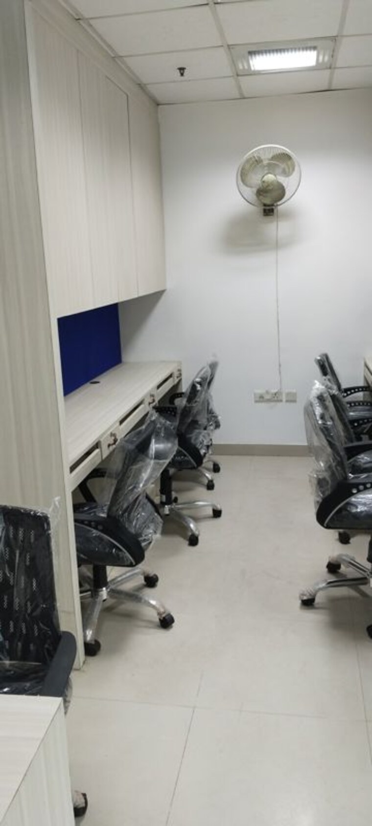 Gym, netaji subhash place Commercial Office Space 500 Sq.Ft. In Netaji Subhash Place Delhi 10795689