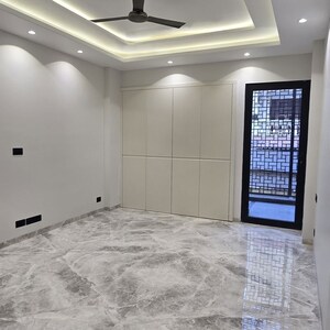 Room in 4 BHK Builder Floor at Sushant Lok I – for Rent
