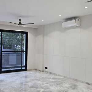 Room in 4 BHK Builder Floor at Sushant Lok I – for Rent
