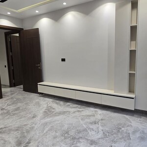 Room in 4 BHK Builder Floor at Sushant Lok I – for Rent