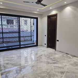 Room in 4 BHK Builder Floor at Sushant Lok I – for Rent