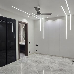 Room in 4 BHK Builder Floor at Sushant Lok I – for Rent