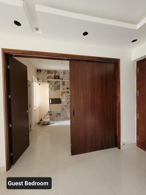 Room in 2 BHK Apartment at Mana Capitol, Sarjapur Road – for Rent