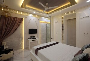Building Lobby in 6 BHK Independent House at Kandivali West – for Sale