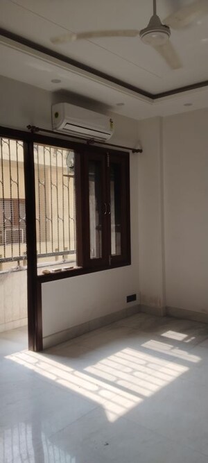 Room in 4 BHK Builder Floor at Jasola – for Rent