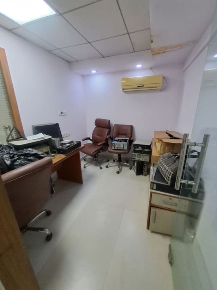 Living Room, sector 63 Commercial Office Space 2000 Sq.Ft. In Sector 63 Noida 10795676