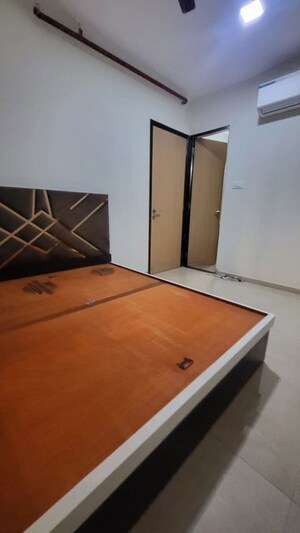Room in 1 BHK Apartment at Platinum Tower 1, Andheri West – for Rent