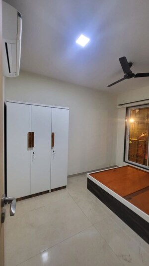 Room in 1 BHK Apartment at Platinum Tower 1, Andheri West – for Rent