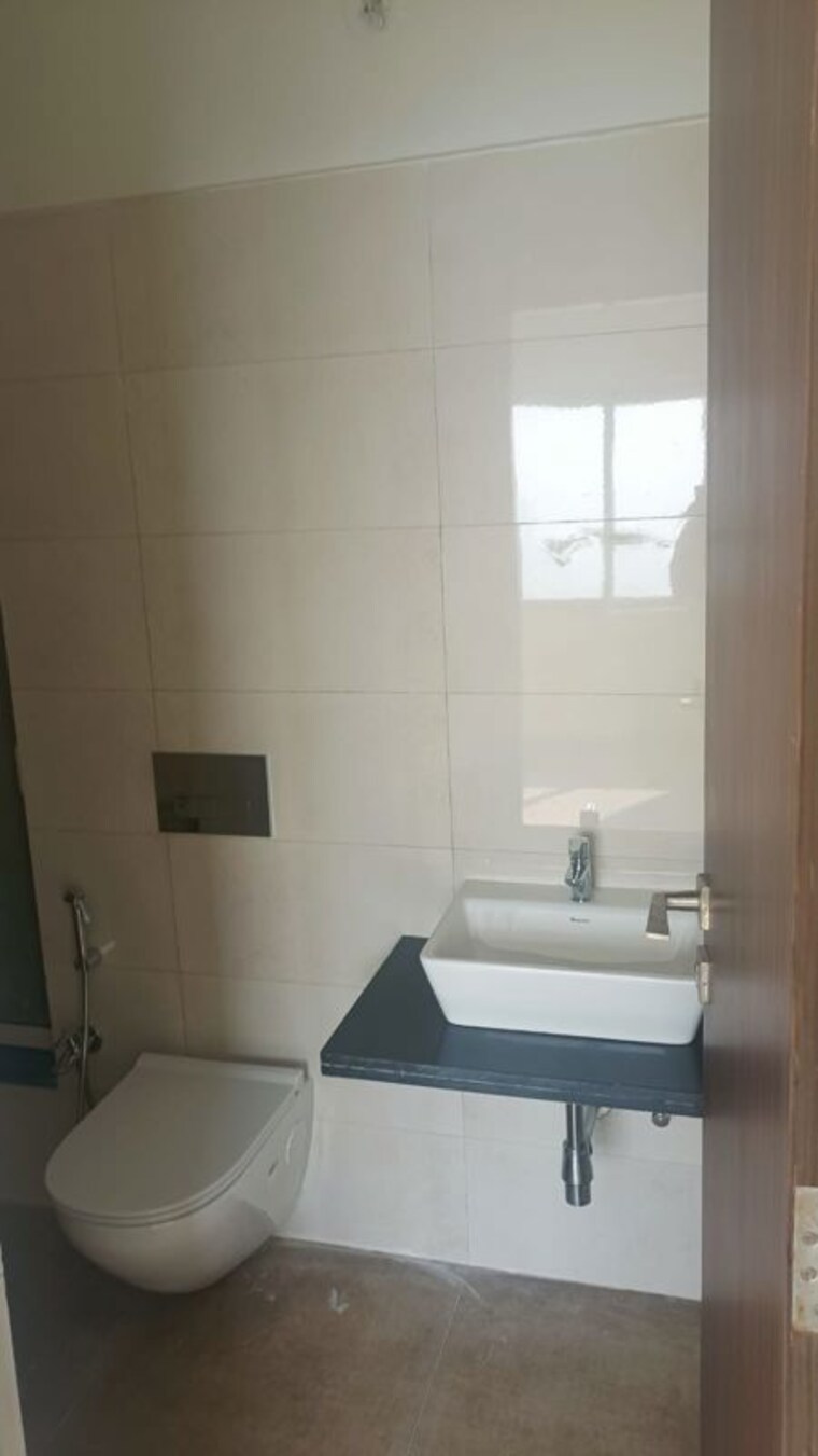Bathroom, omkar-signet 1 Bedroom 333 Sq.Ft. Apartment In Malad East Mumbai 10795816