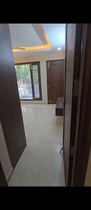 Building Lobby in 3 BHK Builder Floor at Ansal Palam Triangle, Palam Vihar Extension – for Rent