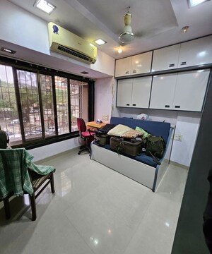 Team Area in 1.5 BHK Apartment at Nahars Everest, Versova – for Rent