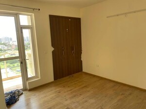 Room in 4 BHK Apartment at BPTP Mansions, Sector 66 – for Rent
