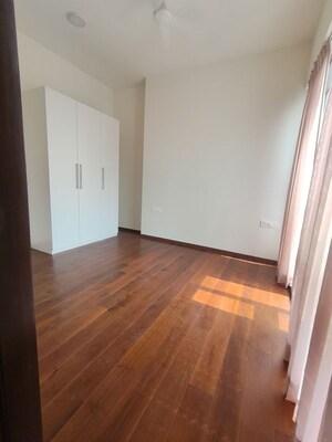 Room in 4 BHK Apartment at Suvidha Emerald, Dadar West – for Rent
