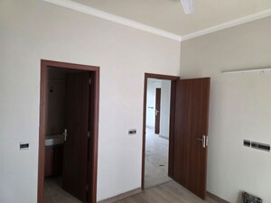 Room in 3 BHK Apartment at Central Park Flower Valley Aqua Front Towers, Sohna Sector 33 – for Sale