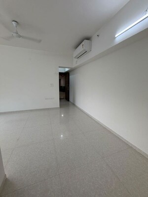 Room in 2 BHK Apartment at Lodha Amara, Kolshet Road – for Rent
