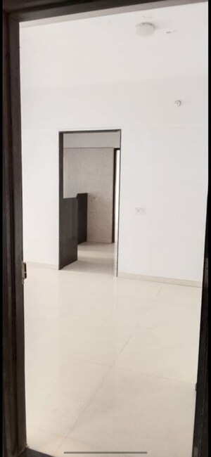 Room in 2 BHK Apartment at Gauri Excellency, Kandivali West – for Rent