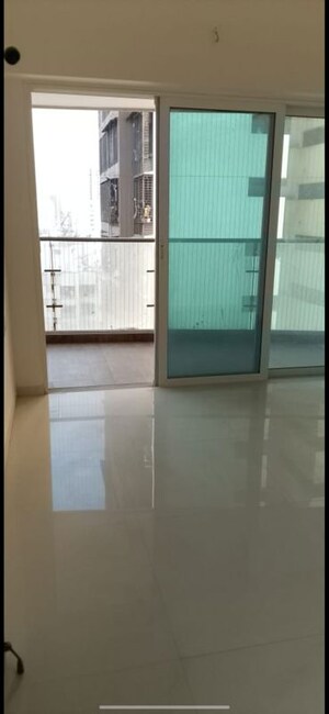 Room in 2 BHK Apartment at Gauri Excellency, Kandivali West – for Rent