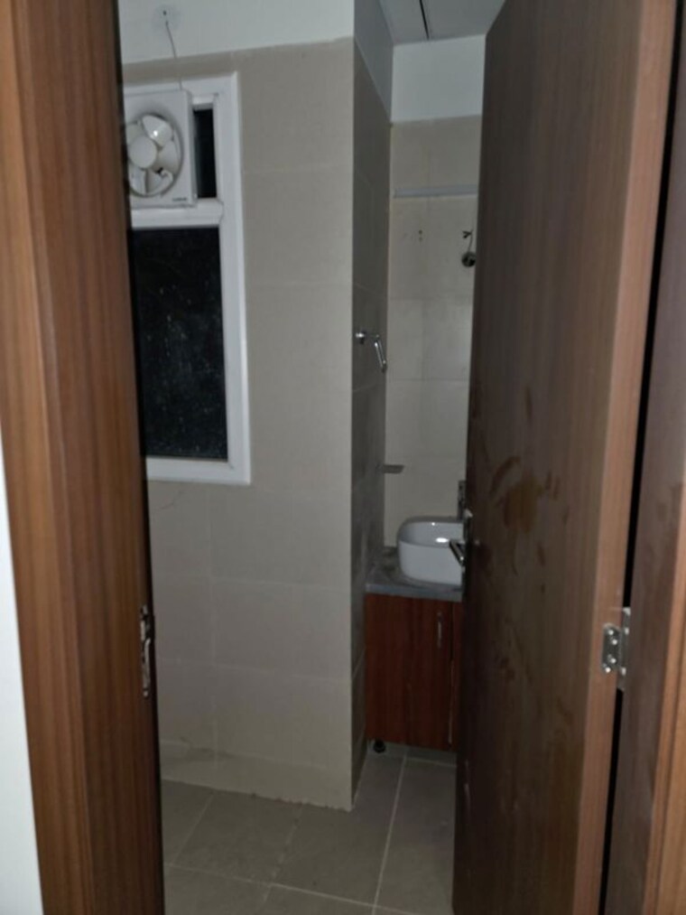 Bathroom, central-park-flower-valley 3 Bedroom 1230 Sq.Ft. Apartment In Sohna Sector 33 Gurgaon 10795931
