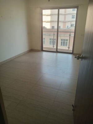 Room in 2 BHK Apartment at HDIL Metropolis Residences, Andheri West – for Rent